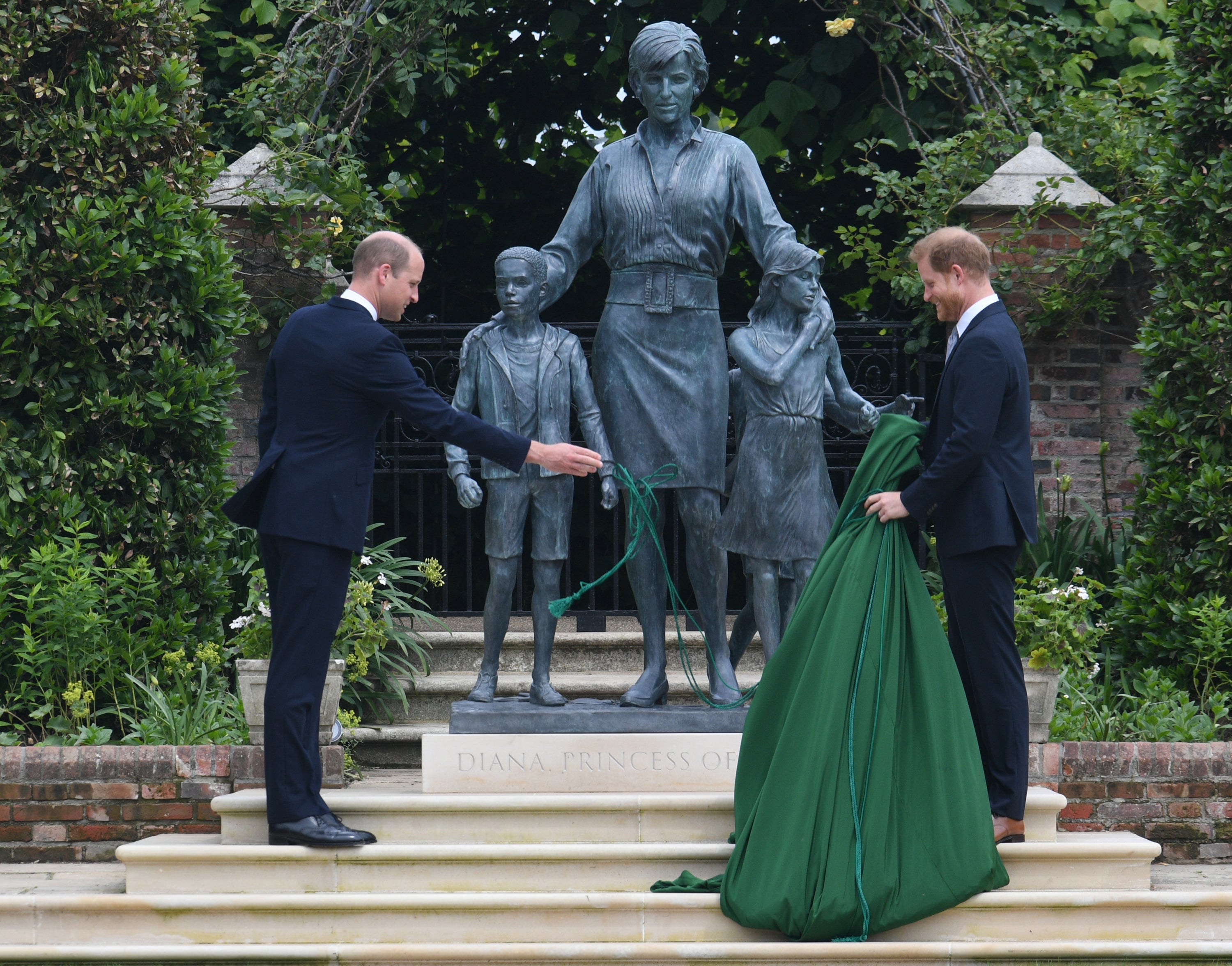 The Duke of Cambridge and Duke of Sussex unveiling a statue they commissioned of their mother Diana (Dominic Lipinski/PA)