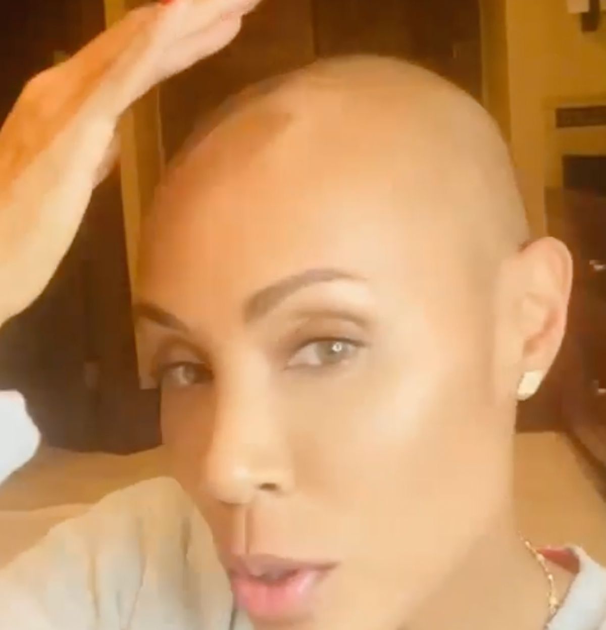 Jada Pinkett Smith speaks out about having alopecia: 'I'm going to make me  a little crown' | The Independent