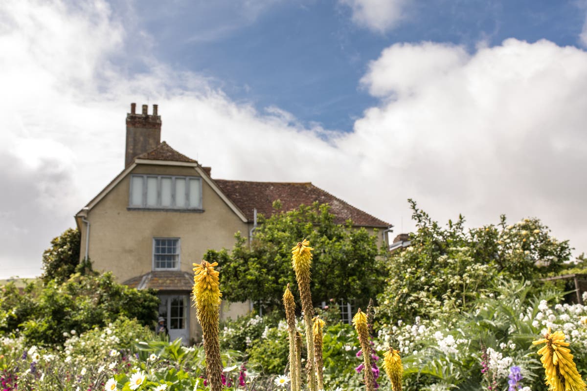 Labour demands answers after Tory peer ‘given £330,000 for driveway repair’ Labour demands answers after Tory peer ‘given £330,000 for driveway repair’