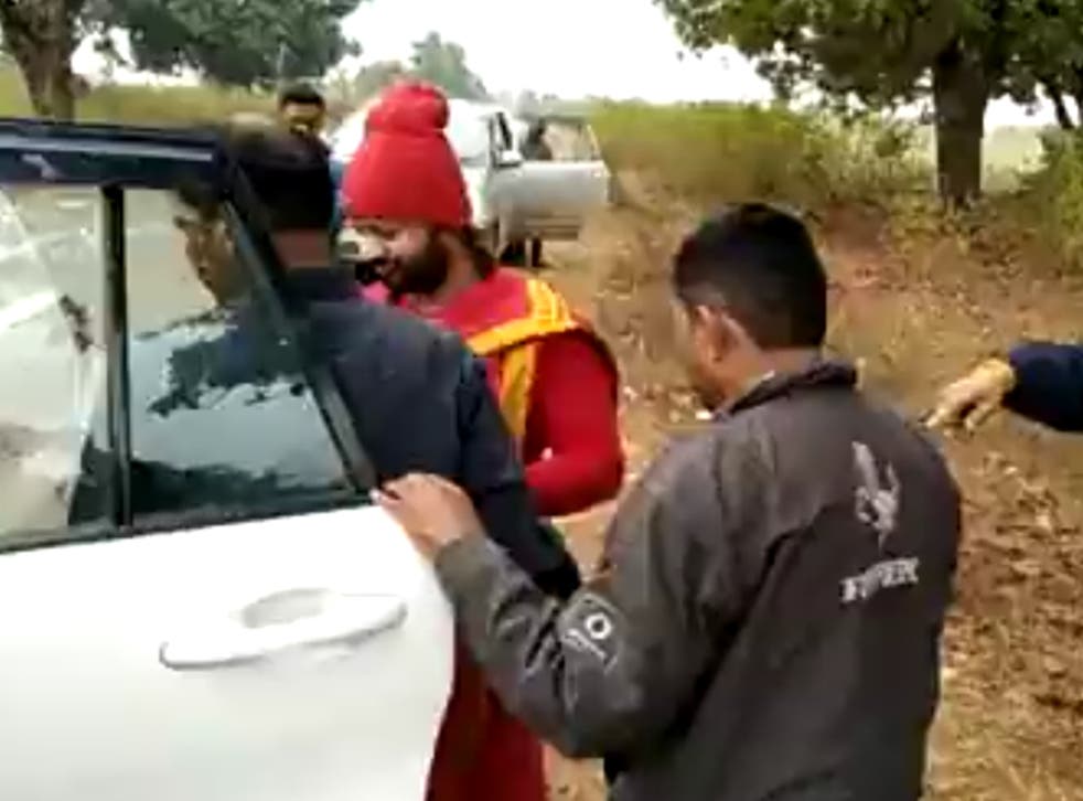 <p>Kalicharan Maharaj being arrested by Chhattisgarh state’s police from neighbouring Madhya Pradesh’s Khajuraho city on 30 December 2021</p>