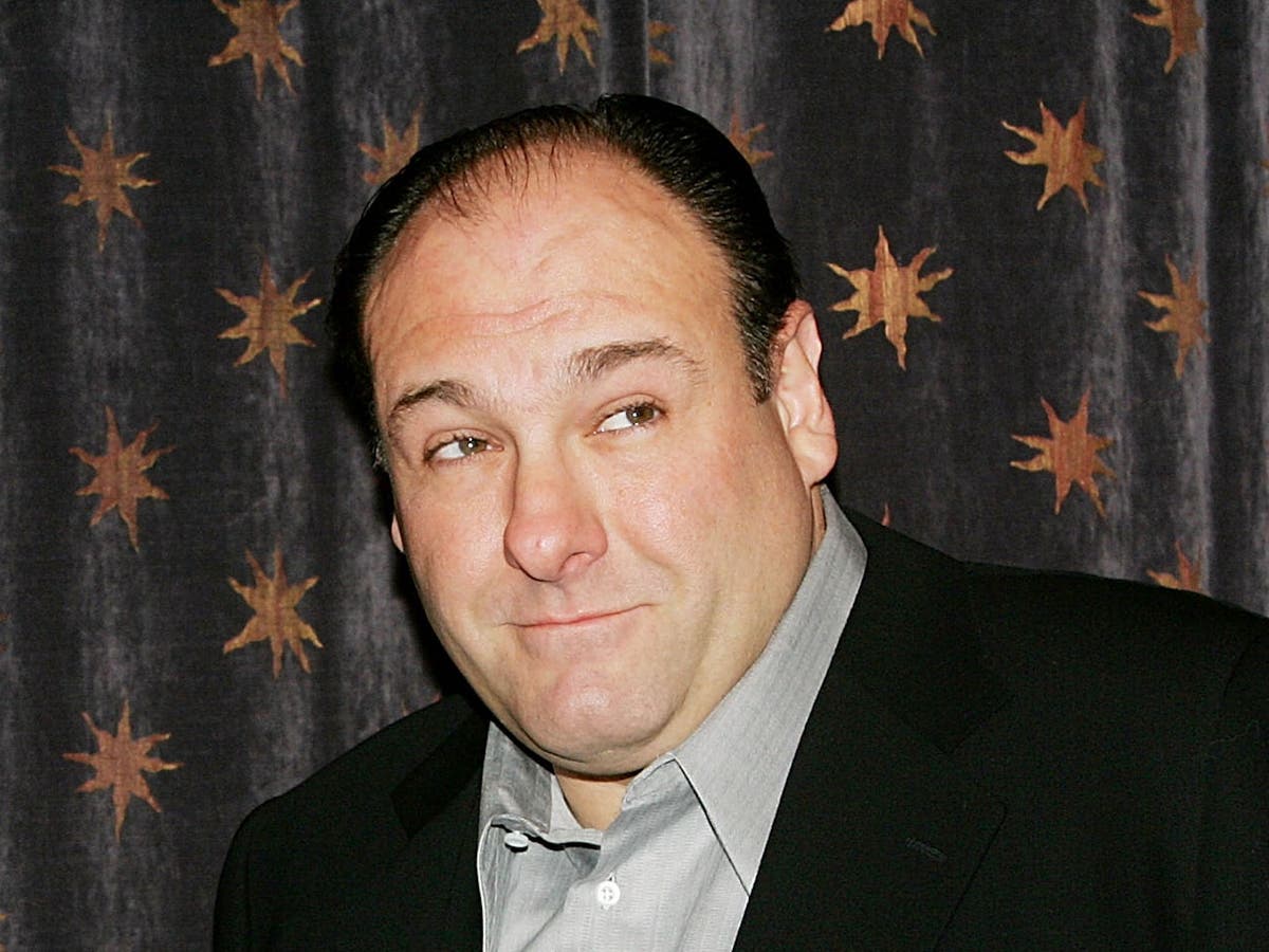 James Gandolfini gave his Sopranos costars £25,000 each after his(02)