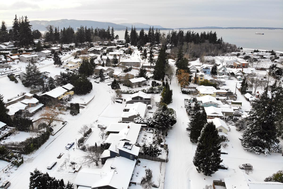 Southern storms damage homes, buildings, power lines