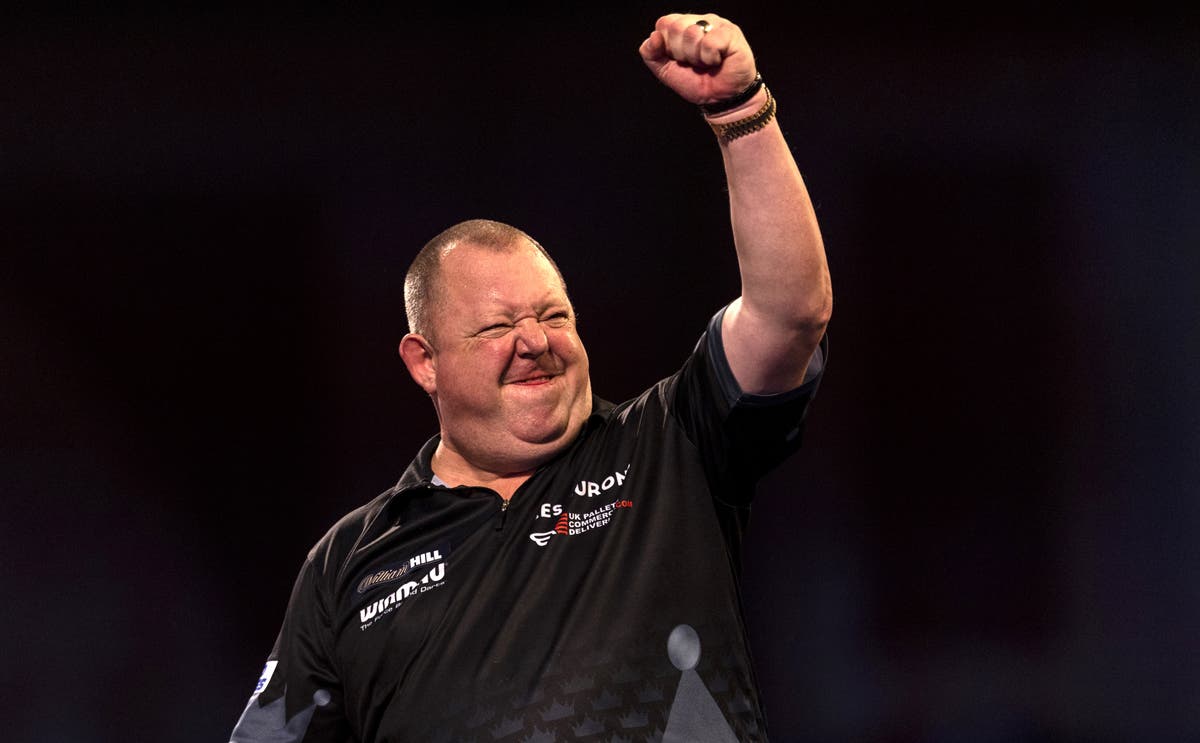 Mervyn King ends long wait for World Darts Championship quarter-final place