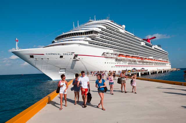 <p>Passengers disembark a cruise ship</p>