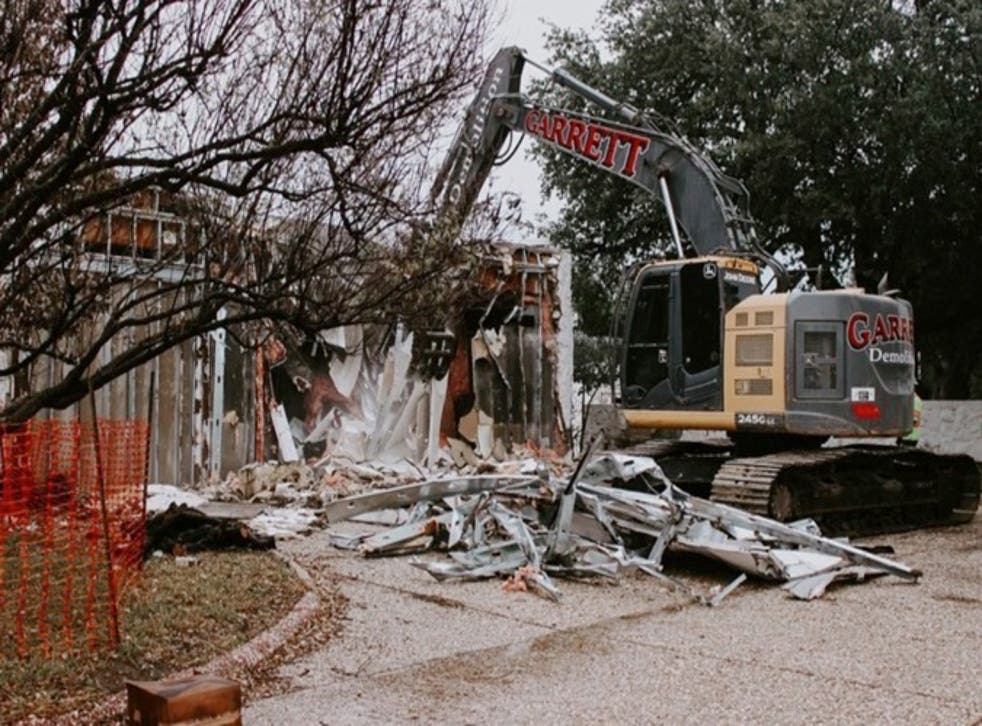 <p>Demolition begins of Stonegate Mansion - the site of a brutal double murder back in 1976</p>
