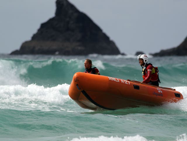 <p>Rescuers saved swimmers and paragliders </p>