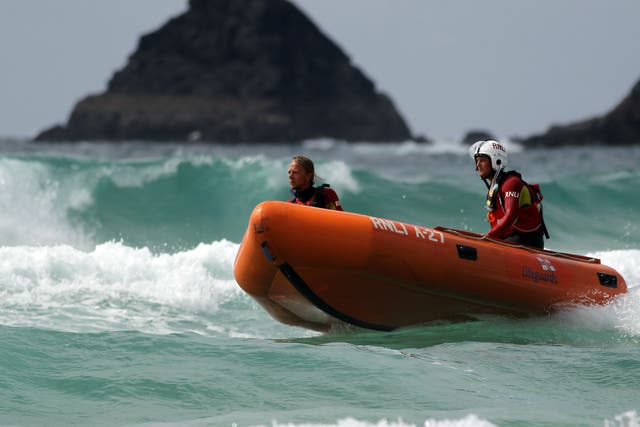 <p>Rescuers saved swimmers and paragliders </p>