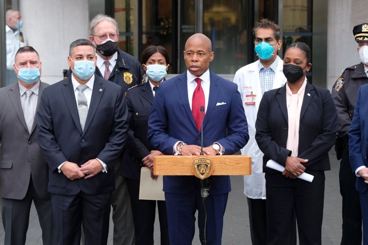 NYPD police officer shot in head while sleeping in his car on New Year ...