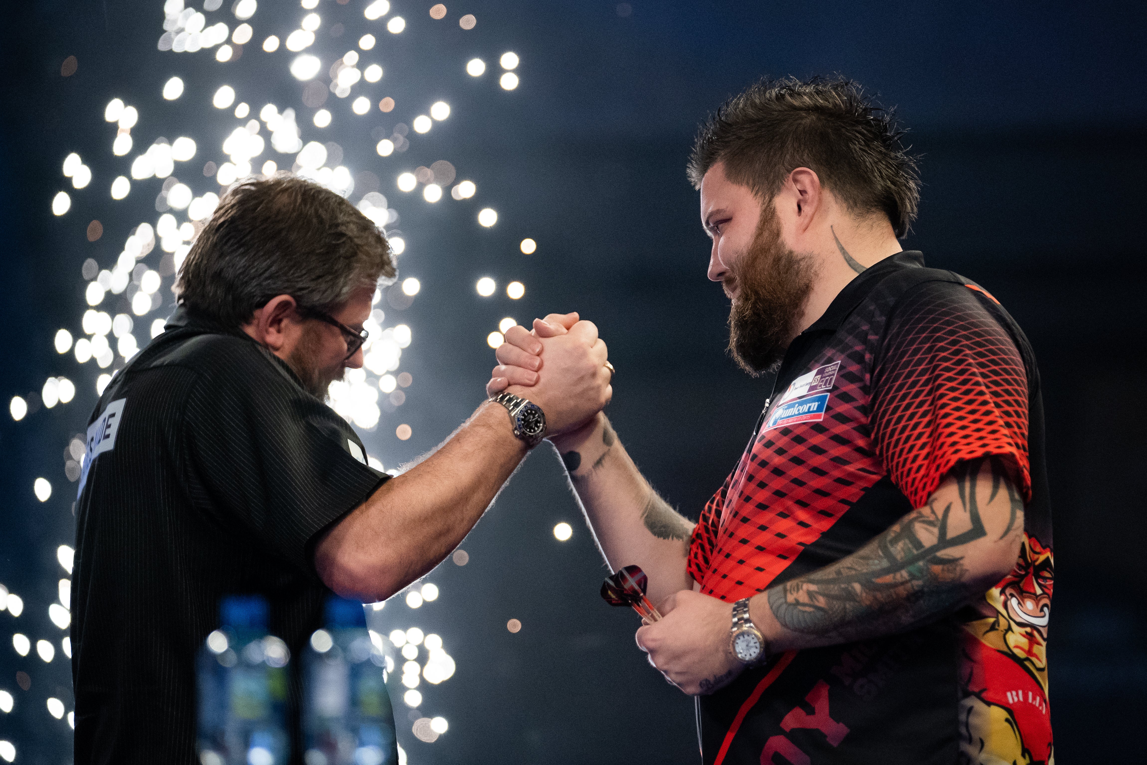 Smith (right) eased into the final by beating James Wade (Aaron Chown/PA)