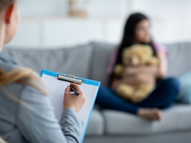 <p>A teenager speaks to a doctor </p>