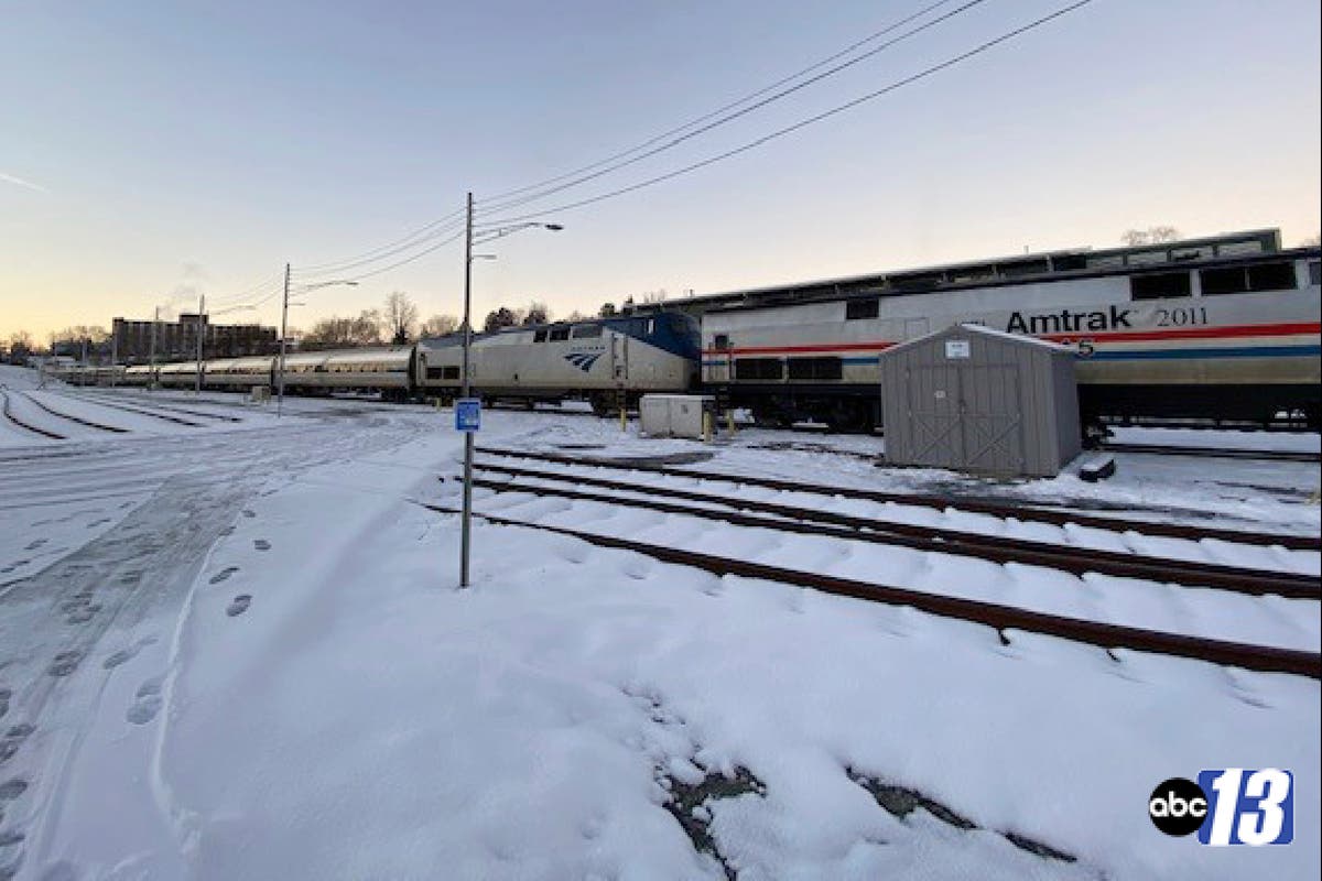 Snow stalls Amtrak in Virginia, with excruciating delays