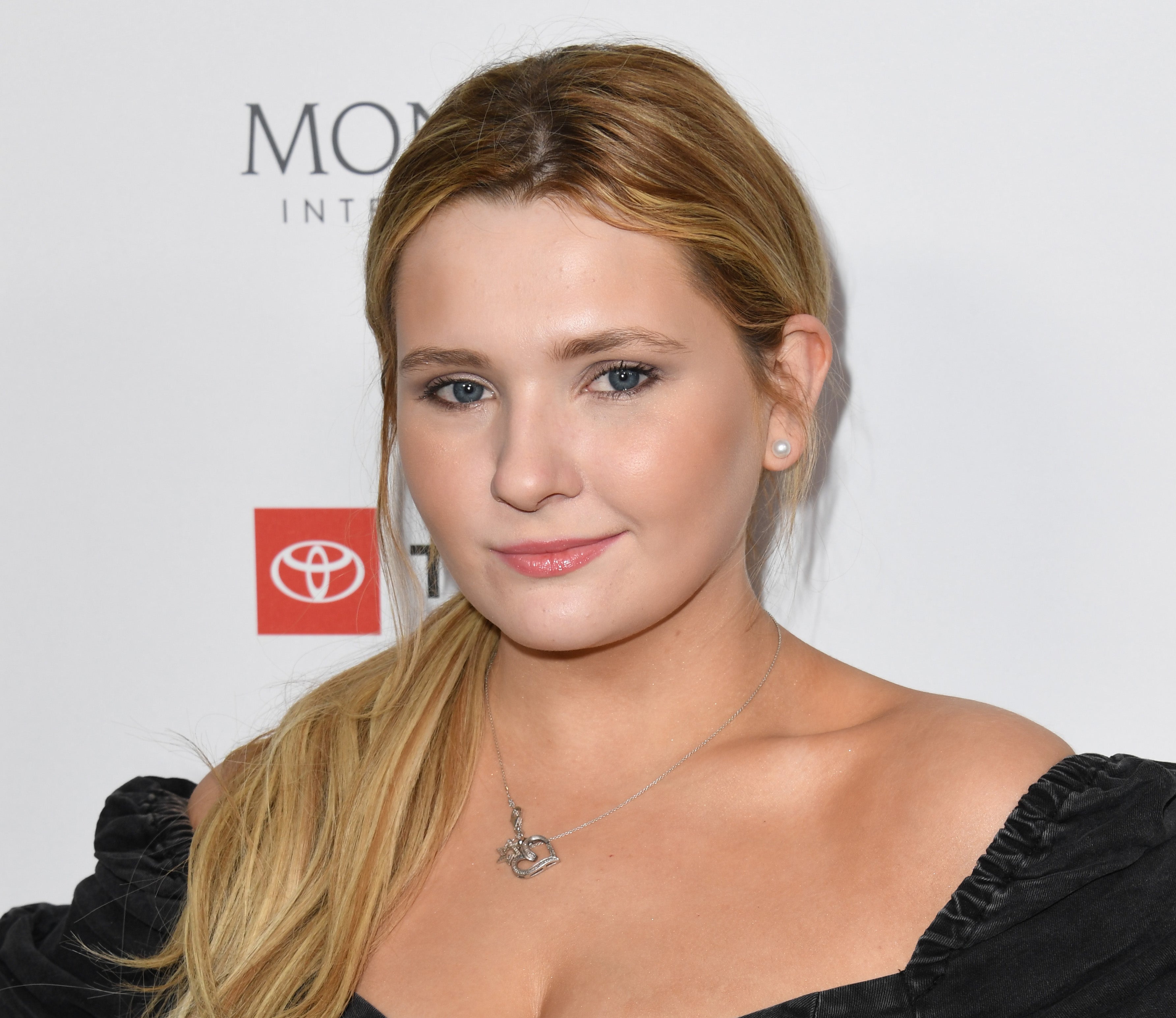 <p>Abigail Breslin has hit out at a troll who called her father ‘weak’ </p>
