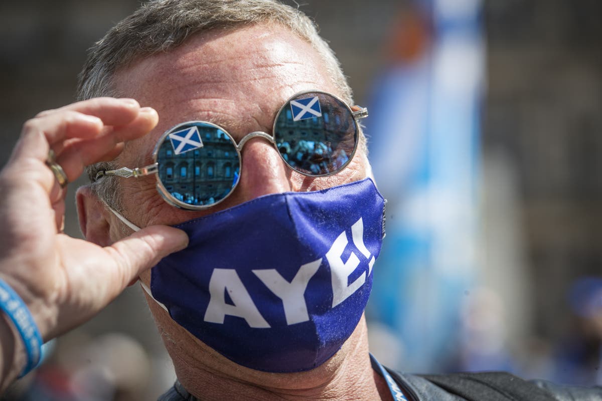 Call for indyref2 to include devo-max option branded &lsquo;idiotic&rsquo;