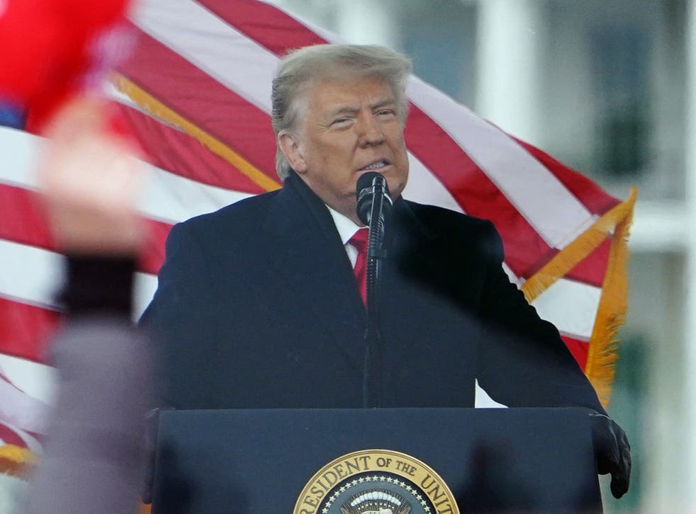 <p>Donald Trump da discurso afuera de la Casa Blanca el 6 de enero de 2021</p>