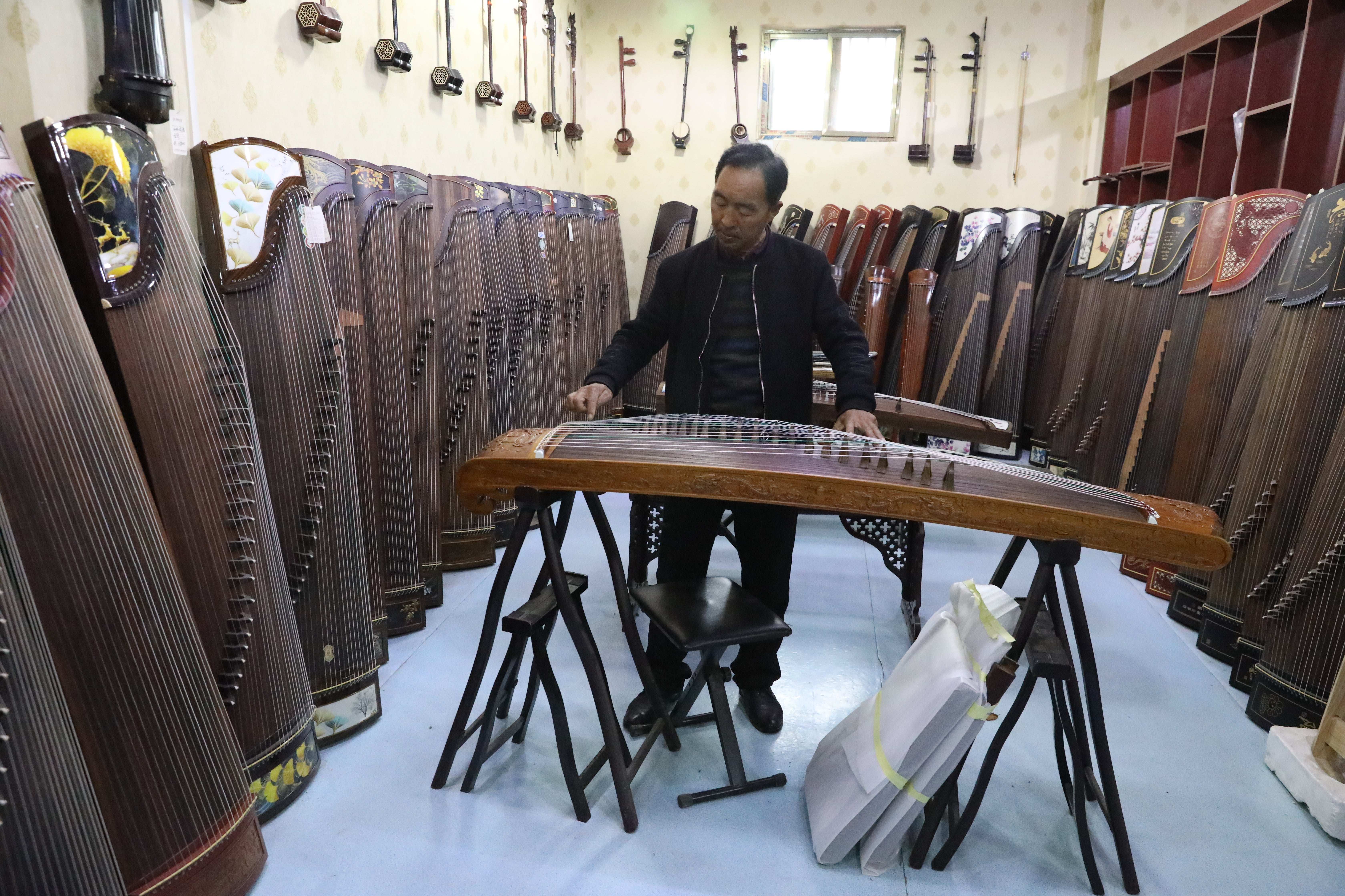 A villager plays the guzheng in Xuchang village, Lankao, Henan province