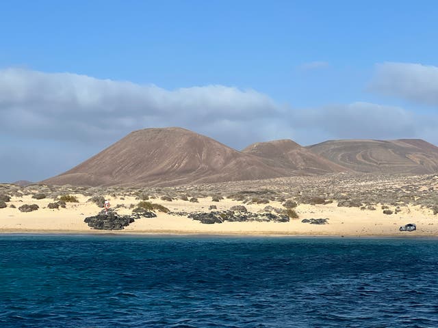 <p>With wild beaches and boxy whitewashed villages, La Graciosa is a timewarp take on the Canaries</p>