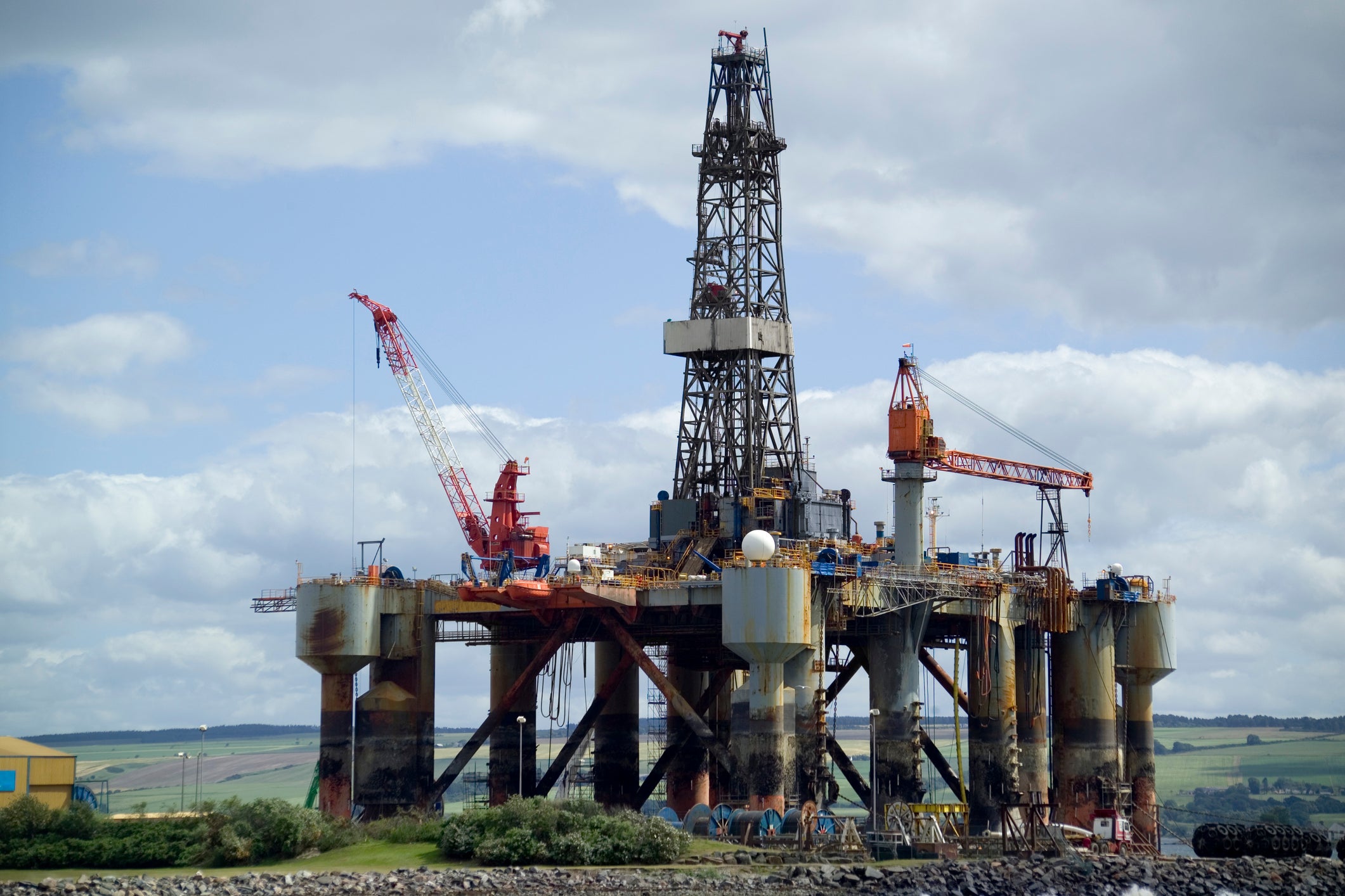The government is planning to issue new licences for oil and gas drilling