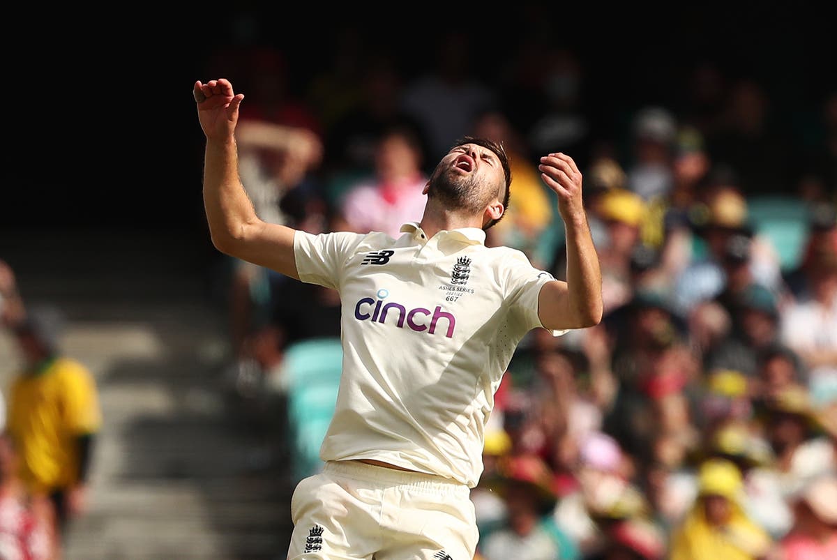 Mark Wood and Ollie Pope toil but Australia increase lead in Sydney