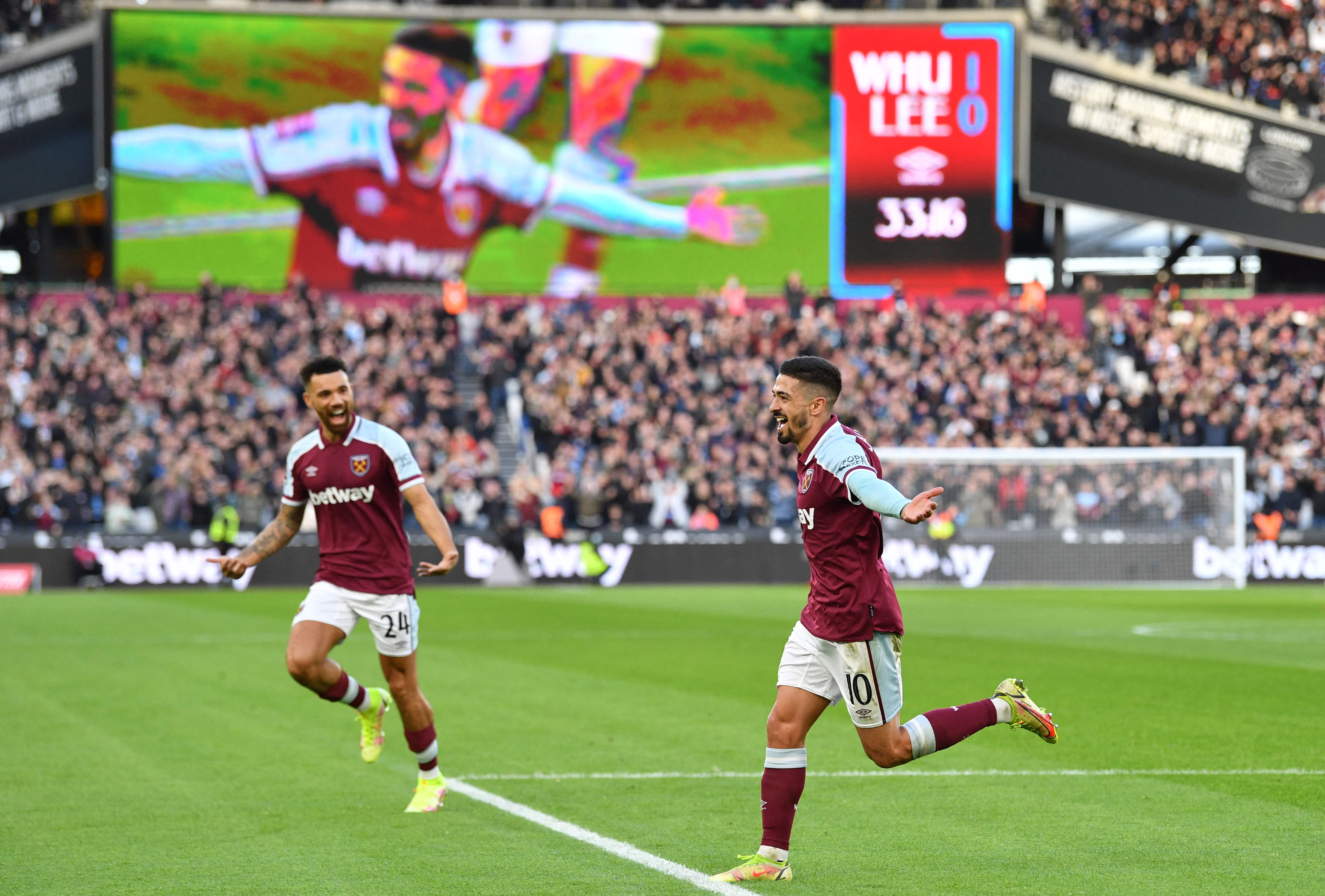 <p>Manuel Lanzini celebrates West Ham’s opener</p>