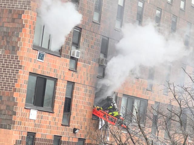 <p>Un incendio en un edificio de apartamentos del Bronx deja 19 muertos, entre ellos nueve niños</p>