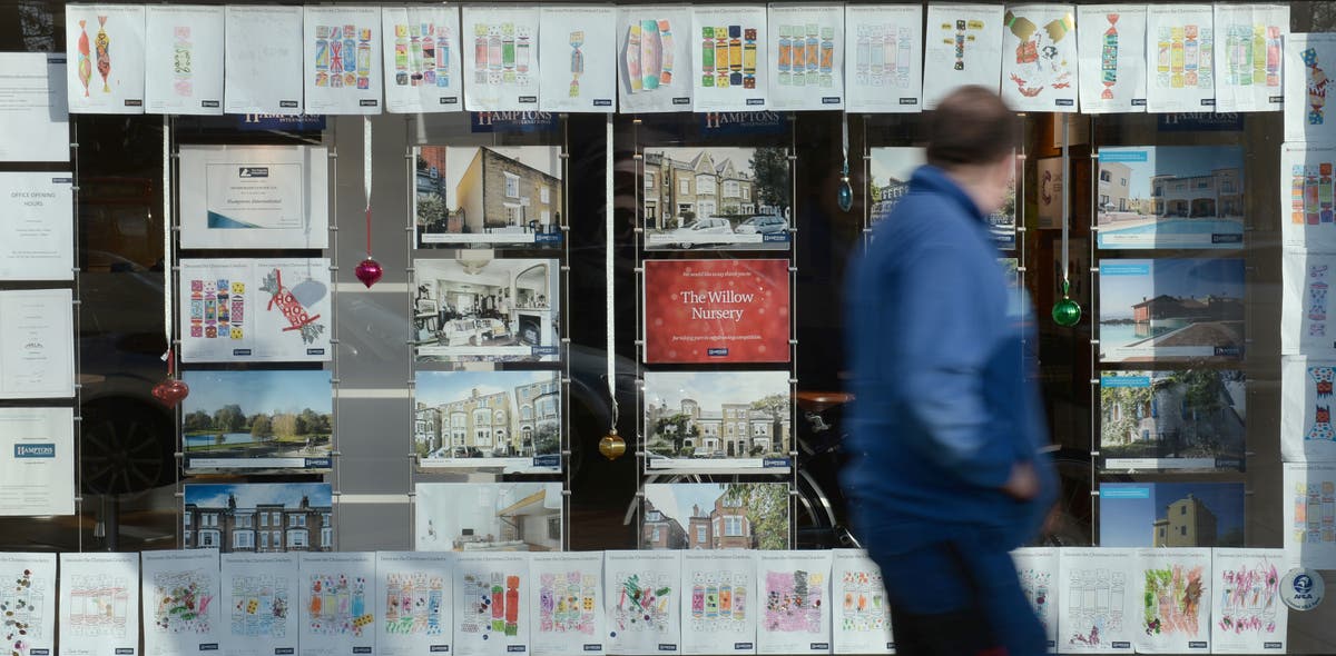 Fixed and variable mortgage rates are on the rise, analysis finds