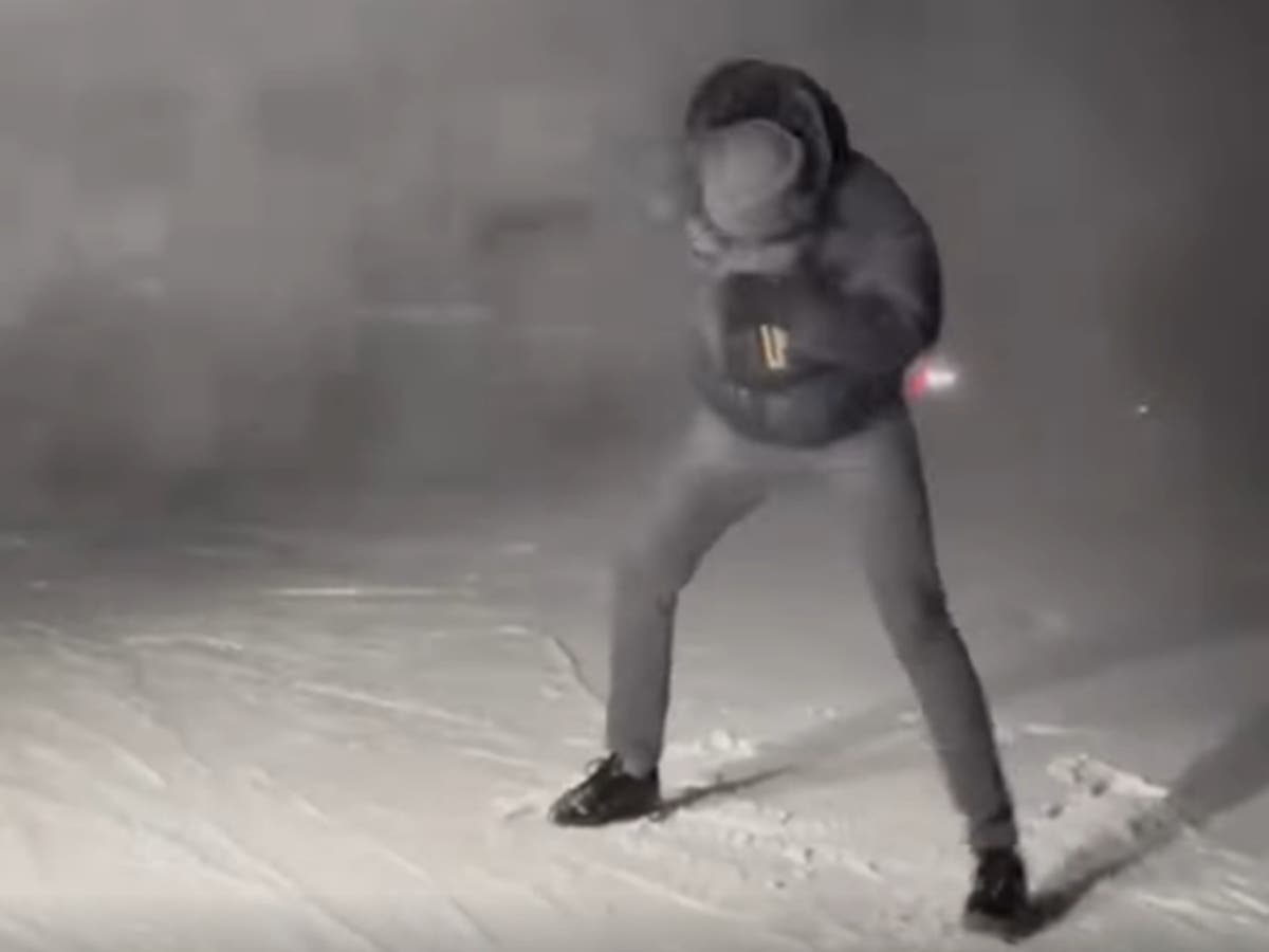 Oleksandr Usyk trains in snowy conditions ahead of Anthony Joshua rematch