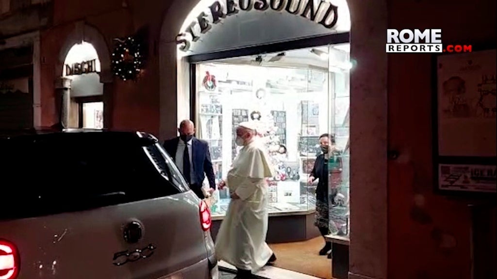 Pope slips out of Vatican to visit record shop, gets CD