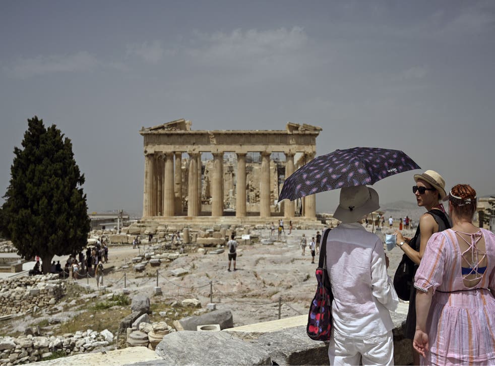 <p>Greece’s Ministry of Culture has launched an investigation to find anonymous activists who shot film at the ancient Acropolis</p>