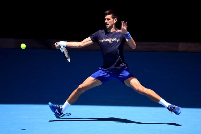 Novak Djokovic en entrenamiento de acción en Melbourne
