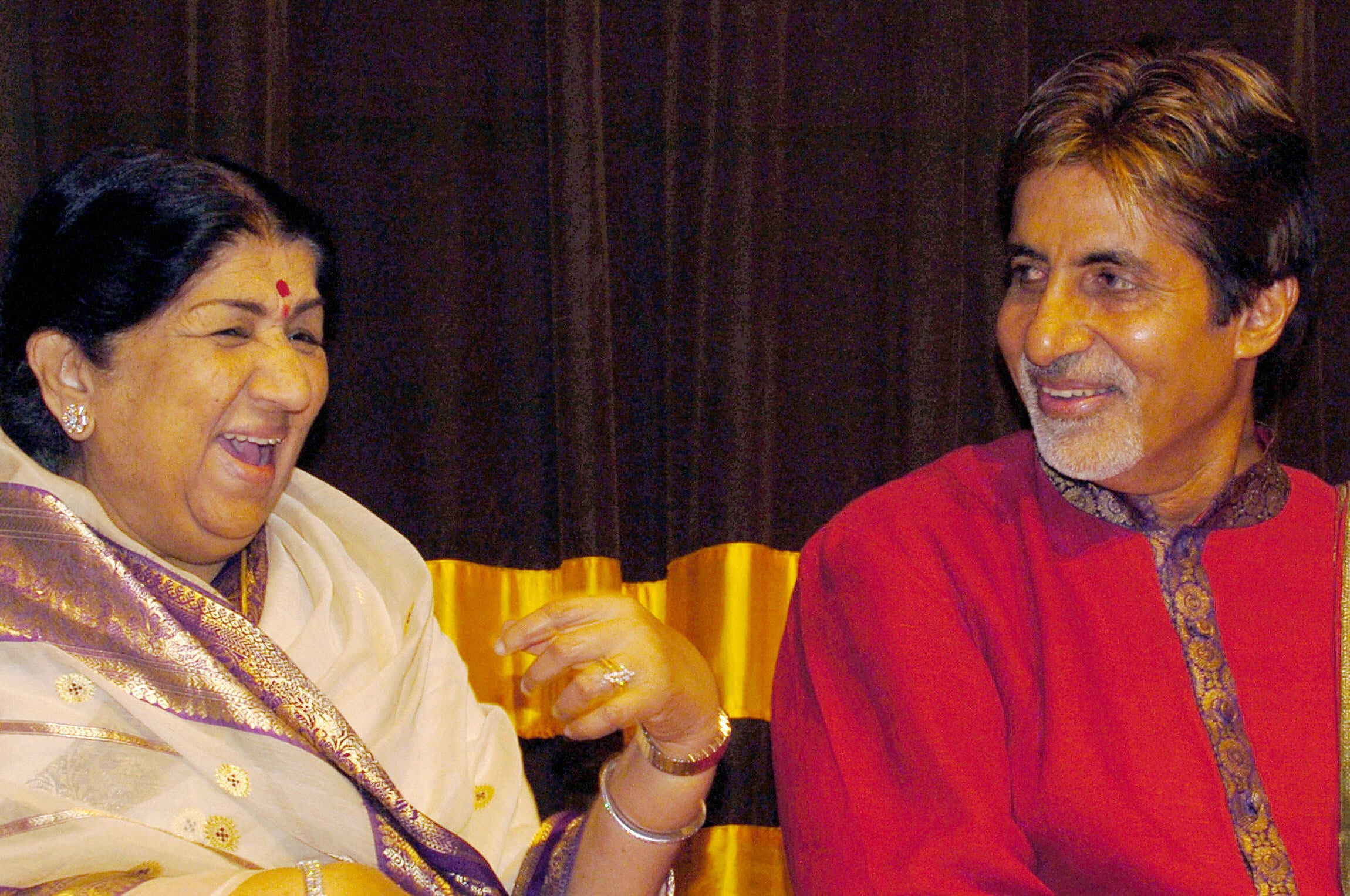 Lata Mangeshkar shares a light moment with filmstar Amitabh Bachchan in 2005