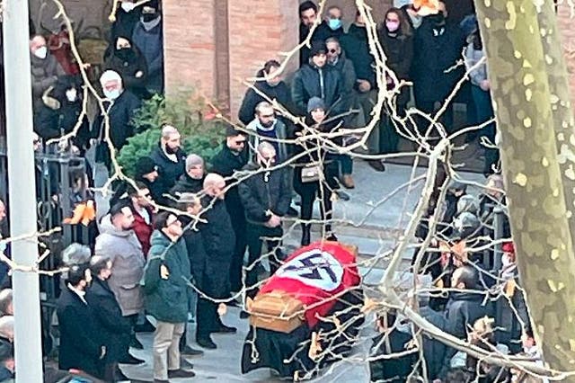<p>The funeral procession at St. Lucia church, in Rome, Italy, 10 January 2022 </p>
