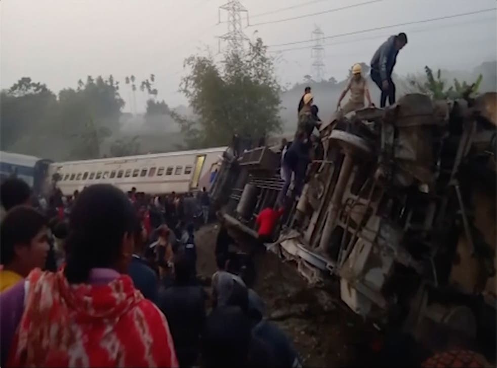 INDIA-TREN-ACCIDENTE