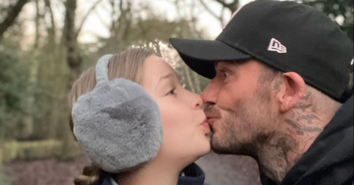 David Beckham reignites debate about 'appropriate' parenting after kissing 10-year-old daughter on the lips | The Independent