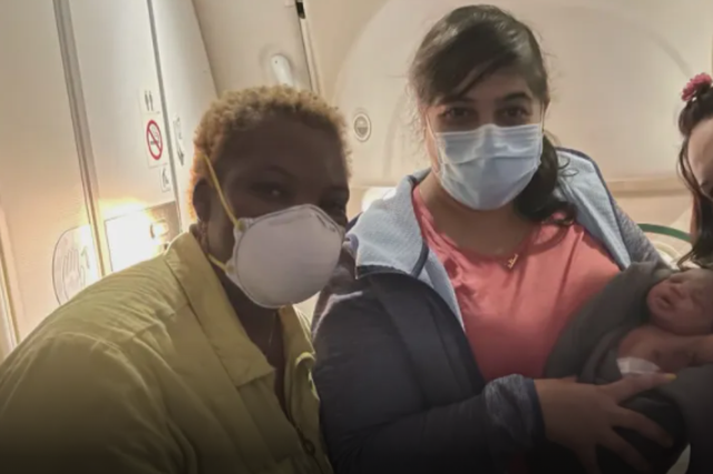 <p>A Toronto-based doctor, Aisha Khatib (middle) helped a woman deliver a baby during an overnight flight from Qatar to Uganda. Screengrab</p>