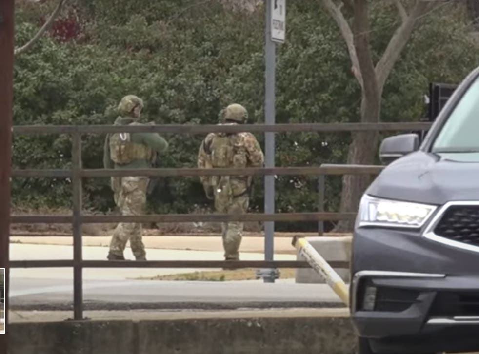 <p>Law enforcement officers at the Congregation Beth Israel in Colleyville, Texas on Saturday</p>