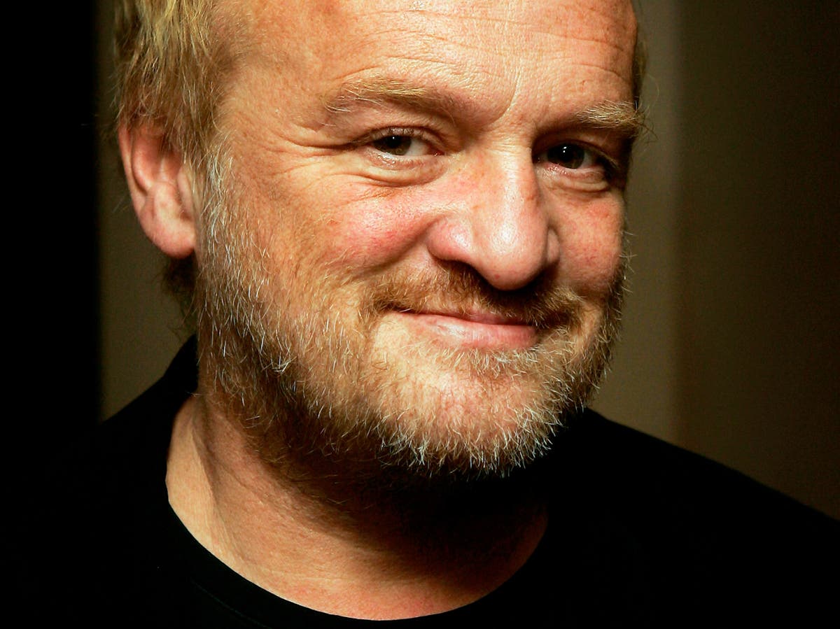 Antony Worrall Thompson says he believes in &lsquo;freedom of choice&rsquo; after pub displays &lsquo;anti-vax&rsquo; sign