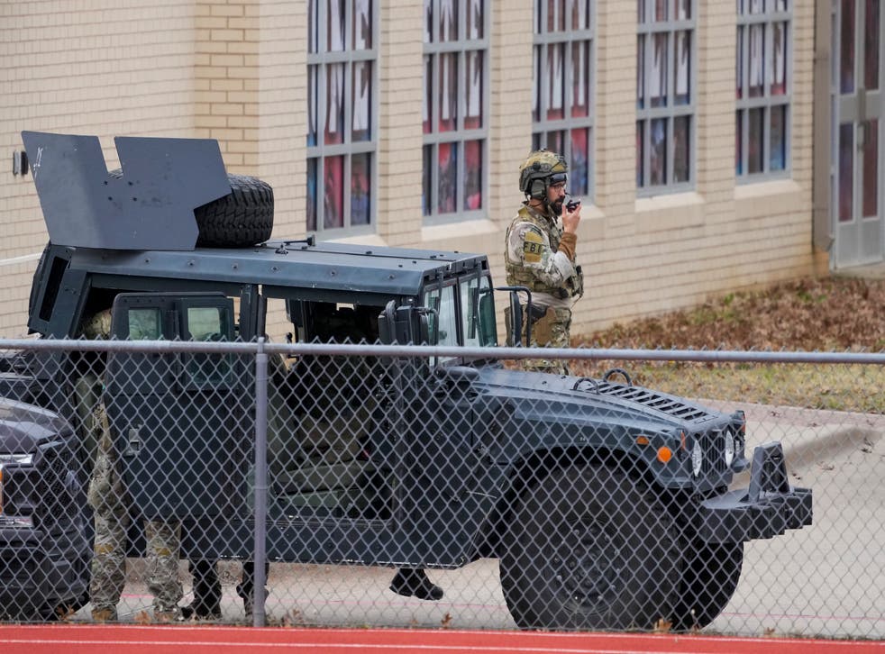 Law enforcement teams at Congregation Beth Israel synagogue while conducting SWAT operations in Colleyville, Texas (Smiley N. Pool/The Dallas Morning News via AP)