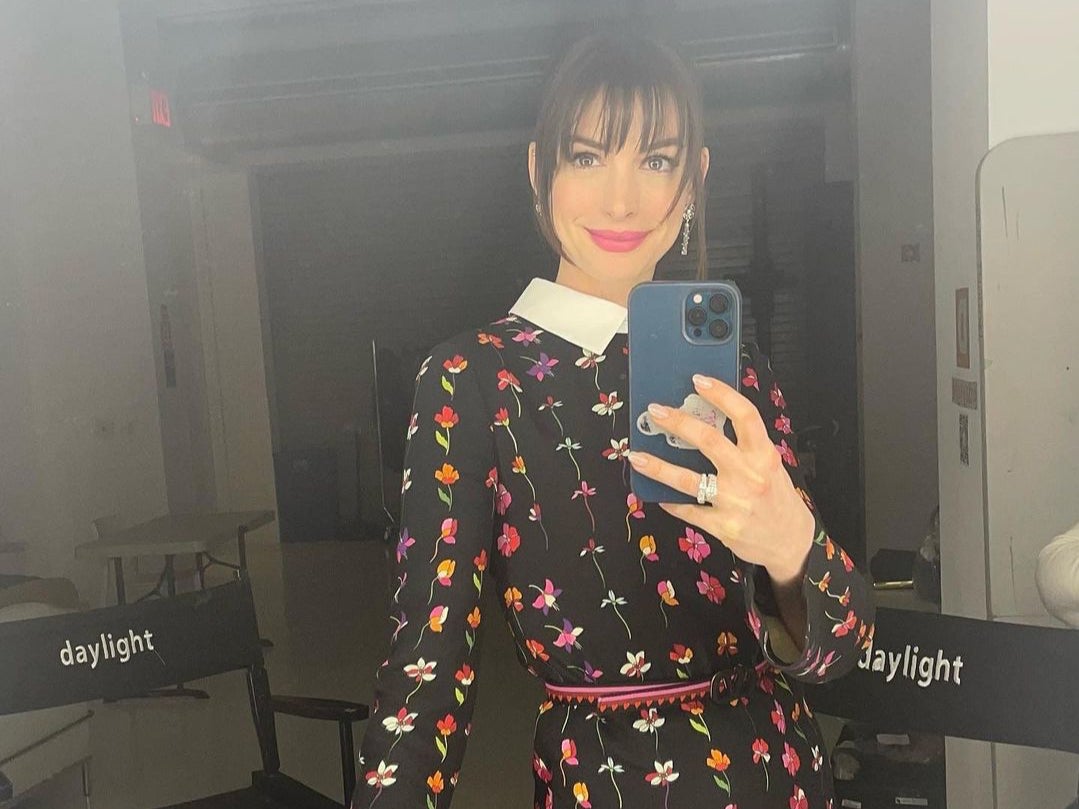 Anne Hathaway fans think she looks like her iconic The Devil Wears Prada  character in new photos | The Independent