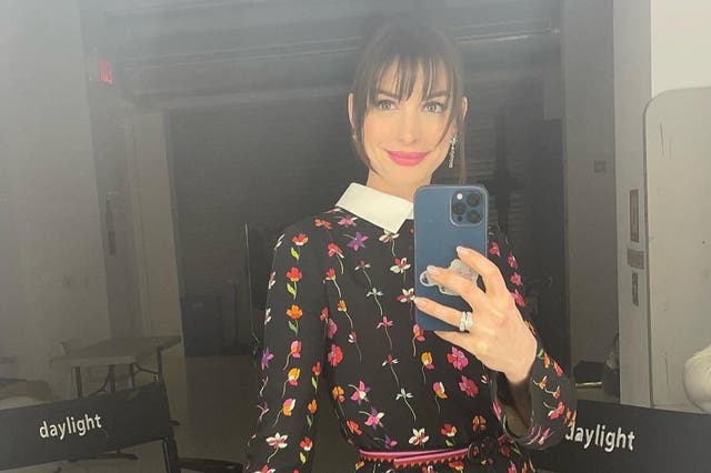<p>The Devil Wears Prada fans think Anne Hathaway looks like her iconic character in new photos </p>