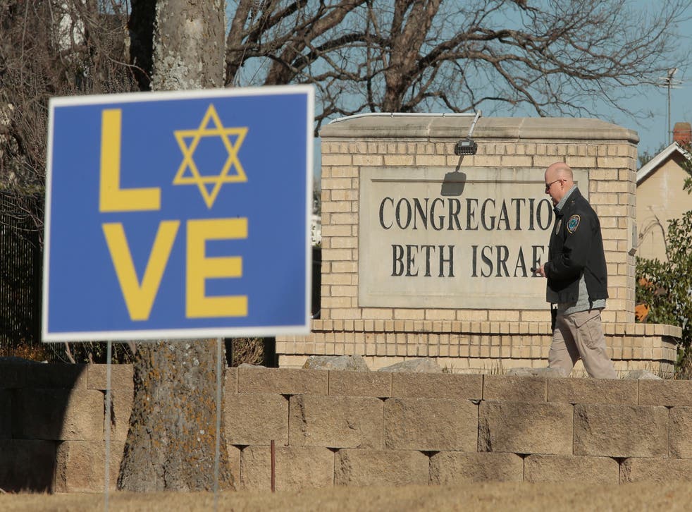 <p>Law enforcement personnel at the Congregation Beth Israel Synagogue in Colleyville, Texas, 16 January 2022</p>