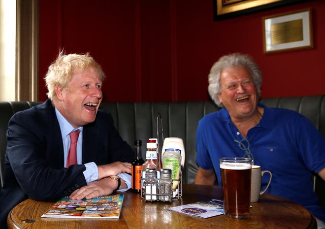 <p>Wetherspoon founder Tim Martin with former prime minister Boris Johnson  </p>