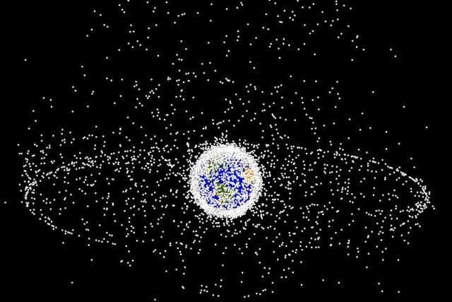 <p>Representative image of space junk around Earth</p>