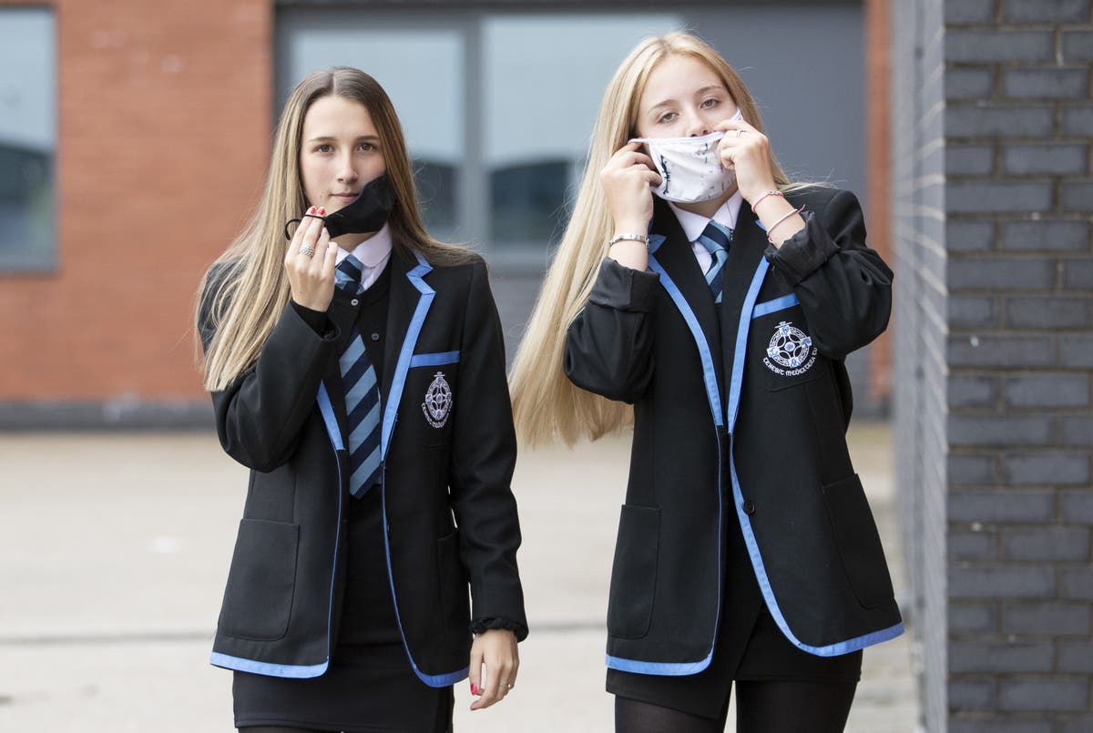 &lsquo;Mixed messages&rsquo; from PM on mask-wearing not helpful, say headteachers