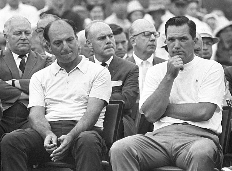 <p>Bob Goalby, right, beat Roberto De Vicenzo to the 1968 Masters in contentious fashion</p>