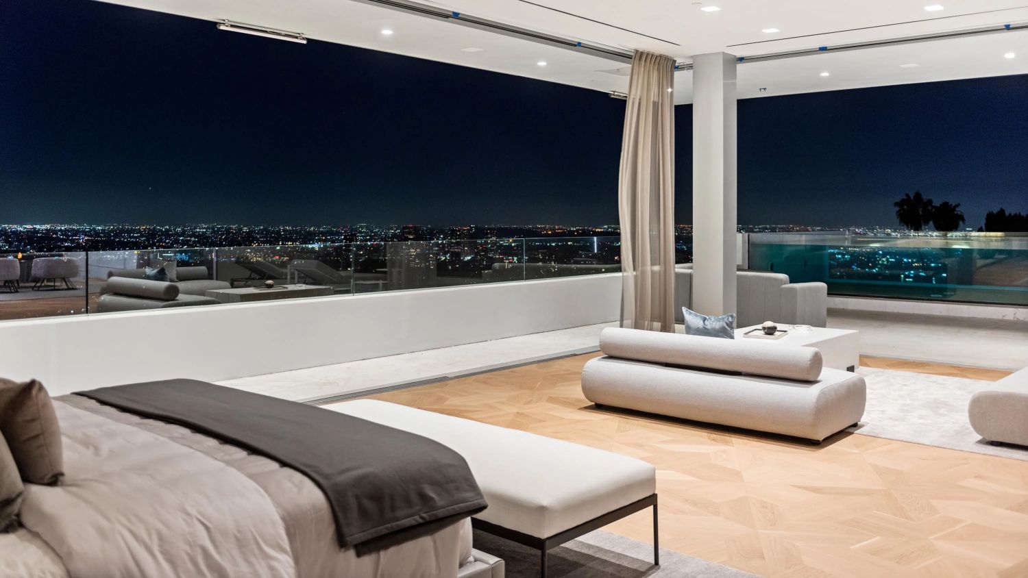 A bedroom in The One, Los Angeles
