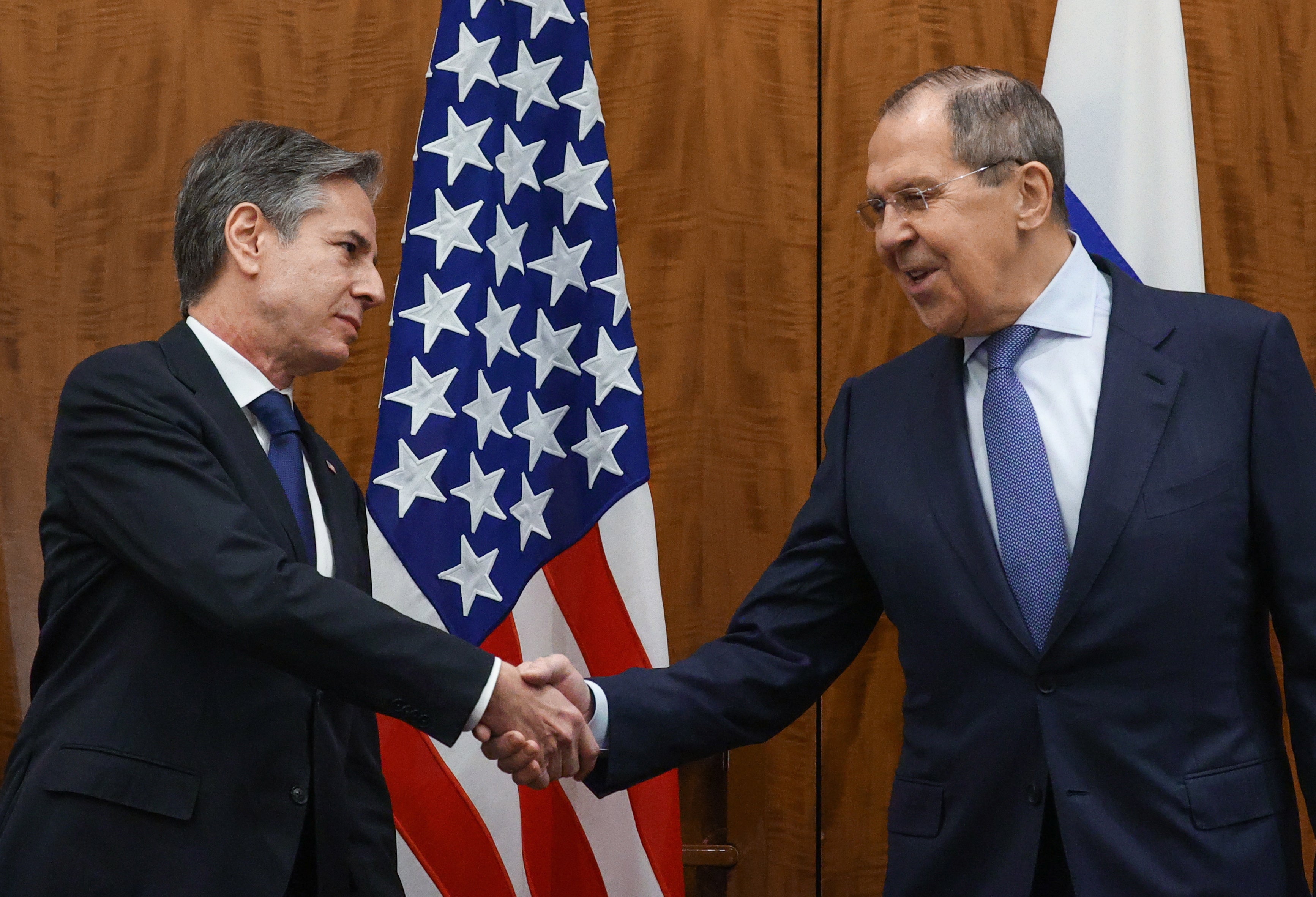 US Secretary of State Antony Blinken (L) and Russian Foreign Minister Sergei Lavrov