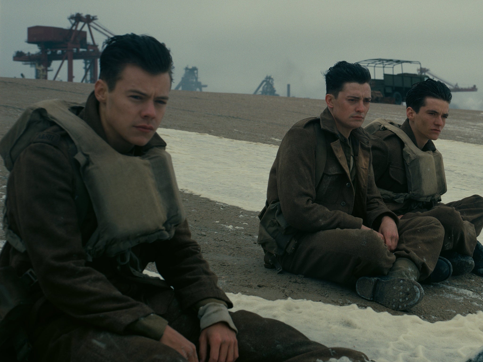 Harry Styles (left) in ‘Dunkirk'