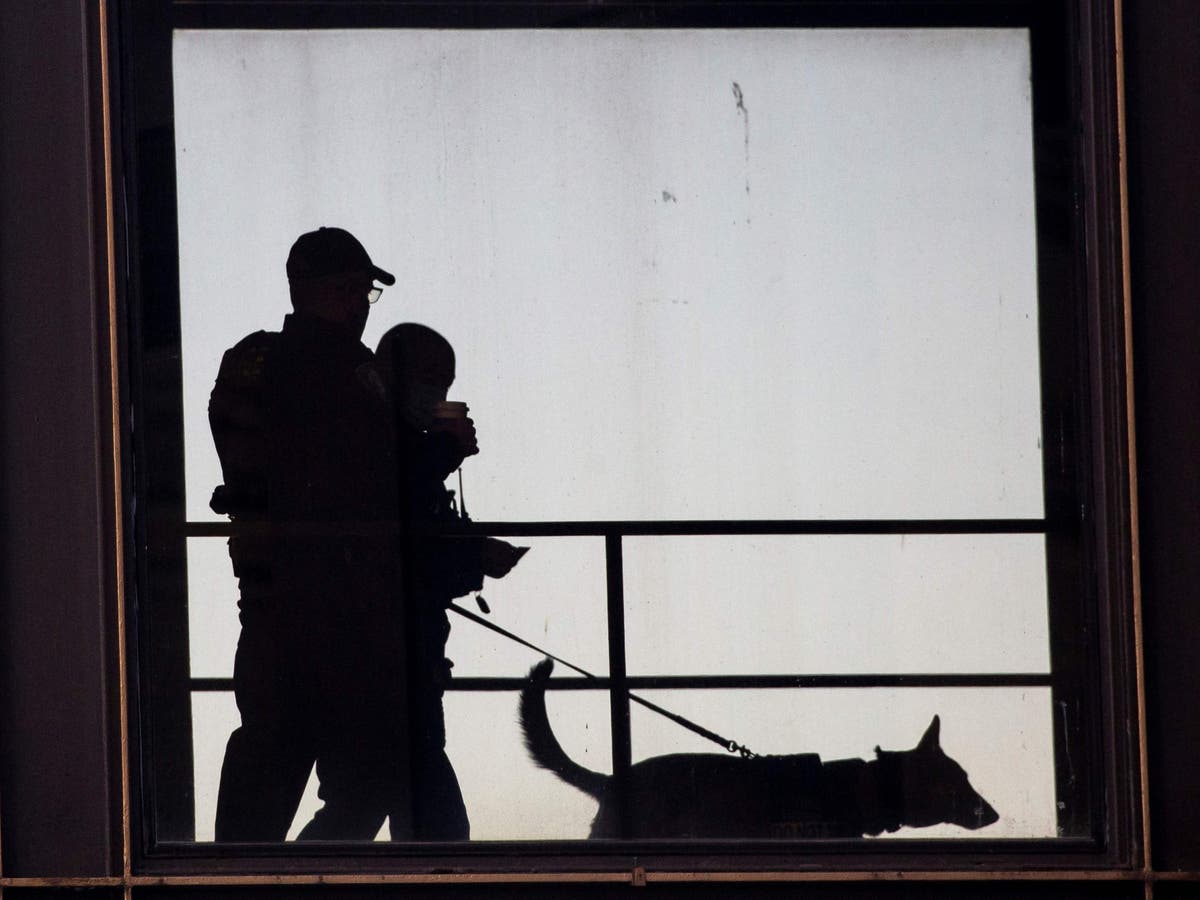 Proposed Arizona bill requires anyone filming police to stand 15ft away