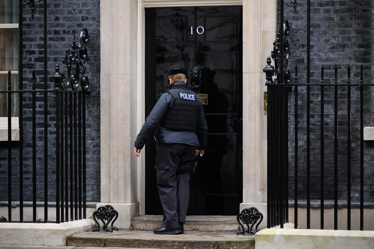 No 10 police officers &lsquo;interviewed in Partygate inquiry&rsquo;