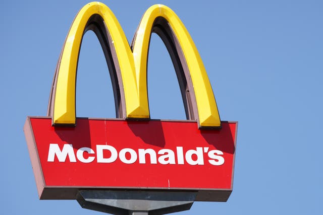 McDonald's anuncia que eliminará los bagels de desayuno y los wraps de desayuno